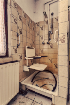 lost place altenheim dusche